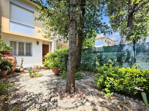 casa indipendente in vendita a Pisa in zona Tirrenia