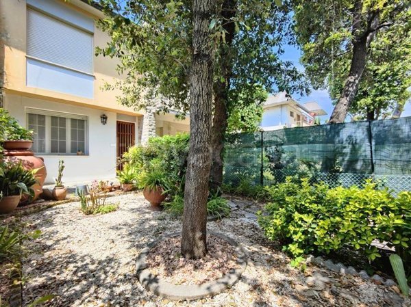 casa indipendente in vendita a Pisa in zona Tirrenia