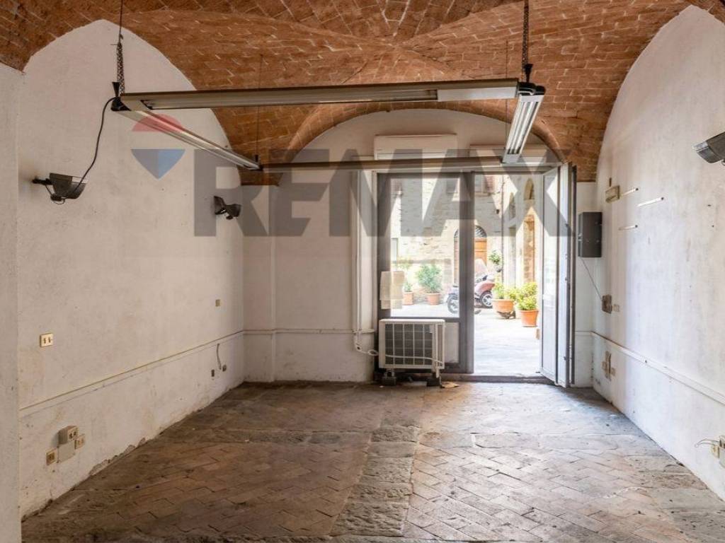 negozio in vendita a Pisa in zona Quartiere Santa Maria