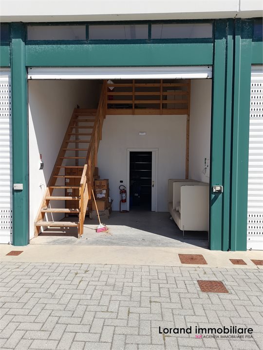 locale di sgombero in vendita a Pisa in zona Ospedaletto