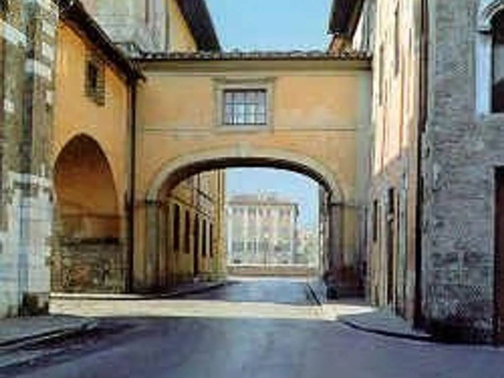 negozio in vendita a Pisa in zona Quartiere Santa Maria