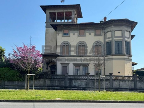 villa in vendita a Pisa in zona Lungarni
