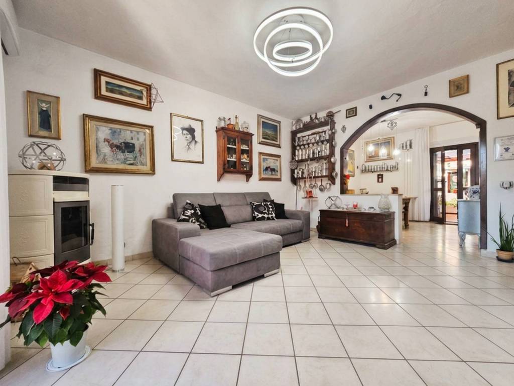 casa indipendente in vendita a Pisa in zona Riglione
