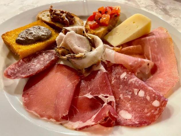 negozio in vendita a Pisa in zona Lungarni