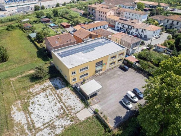 negozio in vendita a Pisa in zona Porta a Lucca