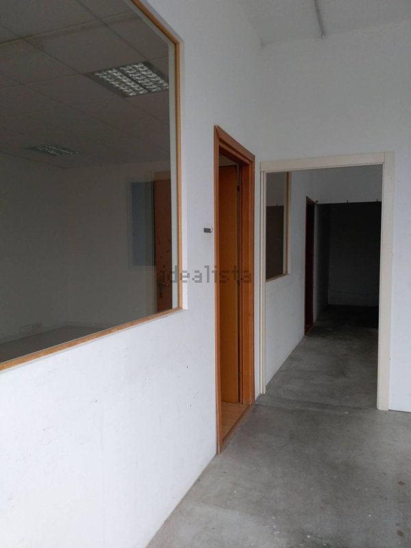 negozio in vendita a Pisa in zona Ospedaletto