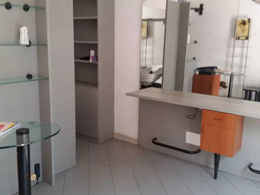 negozio in vendita a Pisa in zona Porta a Lucca