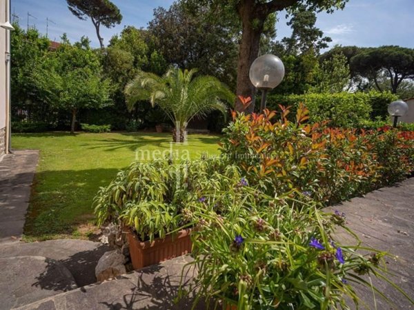 casa indipendente in vendita a Pisa in zona Tirrenia