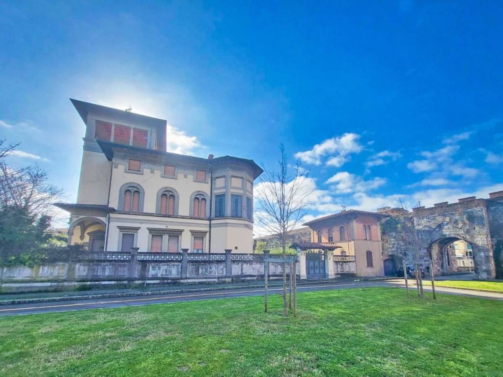 villa in vendita a Pisa in zona Porta a Mare