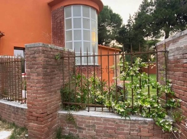 villa in vendita a Pisa in zona Calambrone