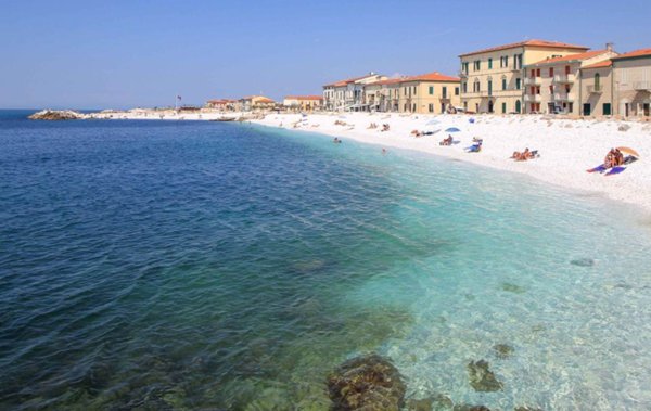 negozio in vendita a Pisa in zona Marina di Pisa