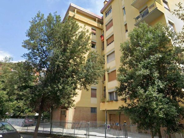 negozio in vendita a Pisa in zona Pratale / Don Bosco