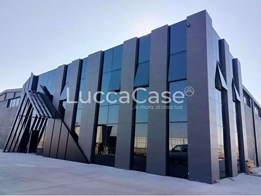 locale di sgombero in vendita a Pisa