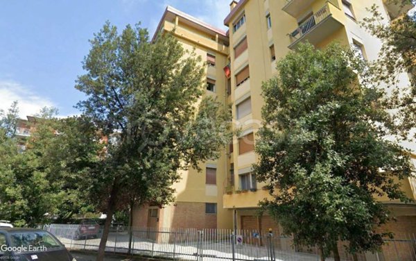 negozio in vendita a Pisa in zona Landi