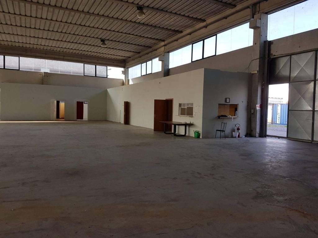 negozio in vendita a Pisa in zona Centro Storico