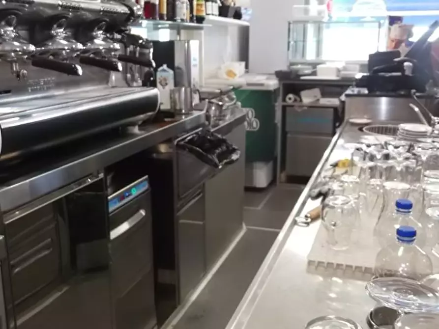 esercizio commerciale in vendita a Pisa