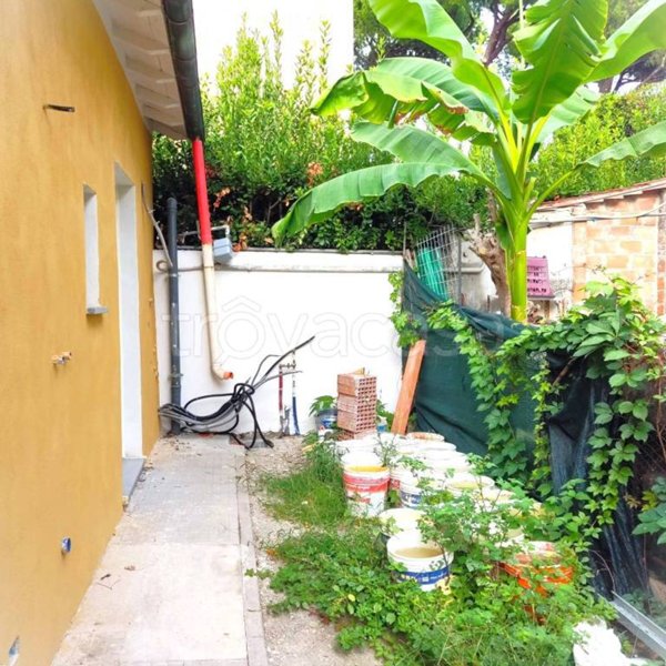 casa indipendente in vendita a Pisa in zona Landi