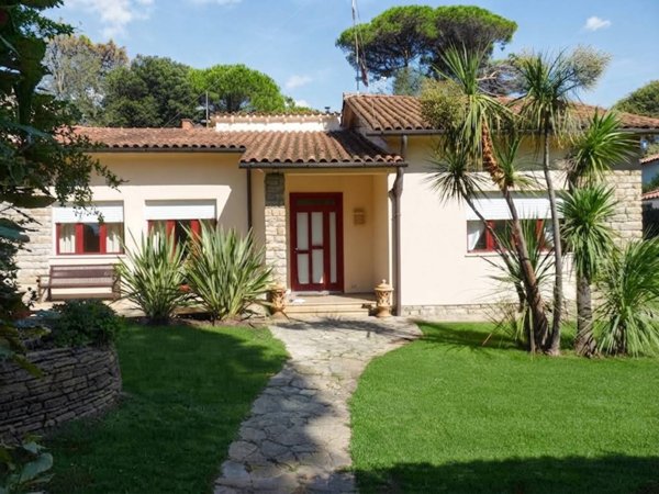 casa indipendente in vendita a Pisa in zona Tirrenia