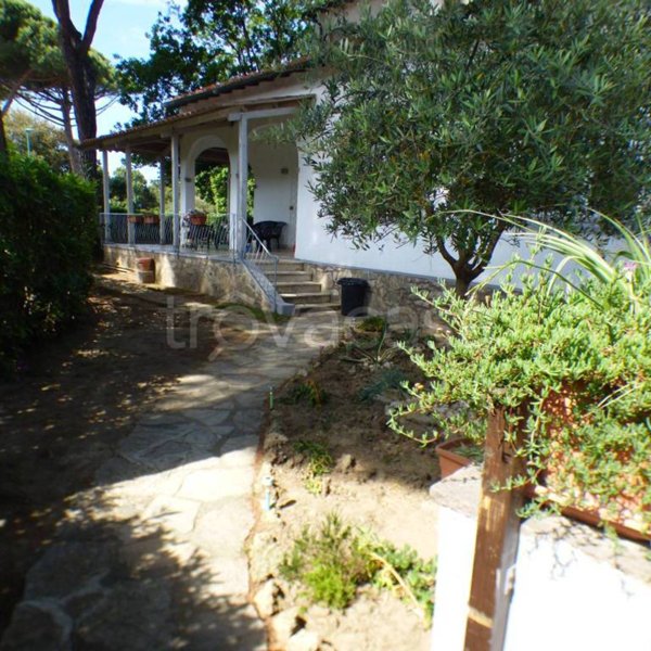 casa indipendente in vendita a Pisa in zona Tirrenia