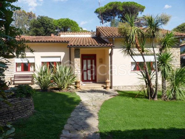 casa indipendente in vendita a Pisa in zona Tirrenia