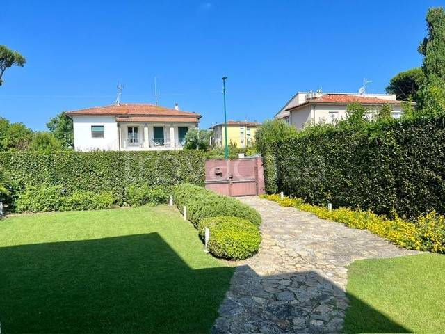 casa indipendente in vendita a Pisa in zona Tirrenia