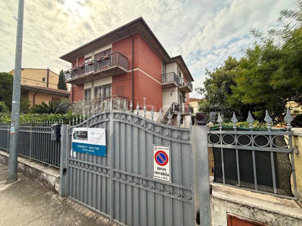 casa indipendente in vendita a Pisa in zona Landi