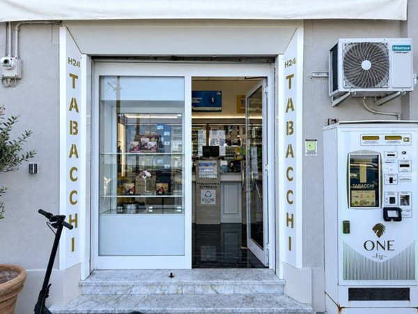 negozio in vendita a Pisa in zona Marina di Pisa