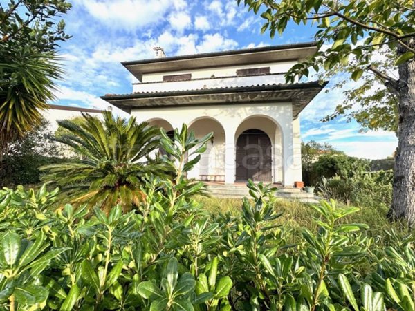 casa indipendente in vendita a Pisa in zona Porta a Lucca