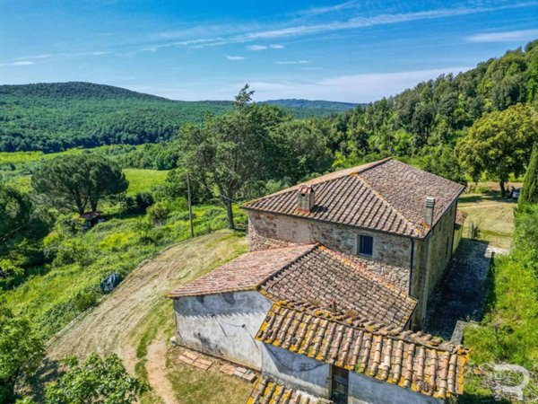 casa indipendente in vendita a Pomarance in zona Lustignano
