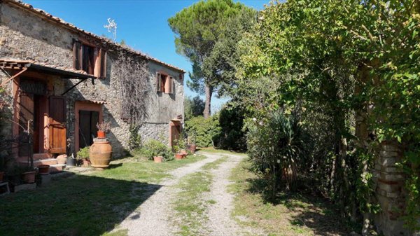 villa in vendita a Pomarance in zona Larderello