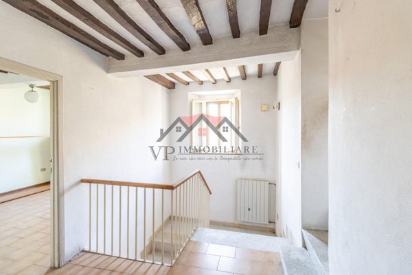 appartamento in vendita a Pomarance in zona Serrazzano