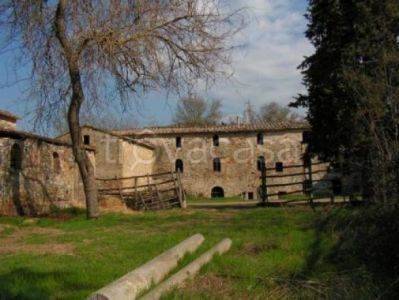 locale di sgombero in vendita a Pomarance
