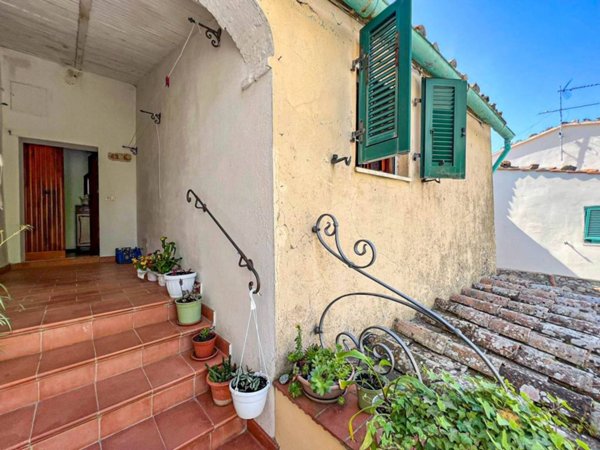 appartamento in vendita a Pomarance in zona Micciano