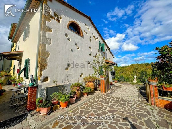 esavano in vendita a Pomarance in zona Serrazzano