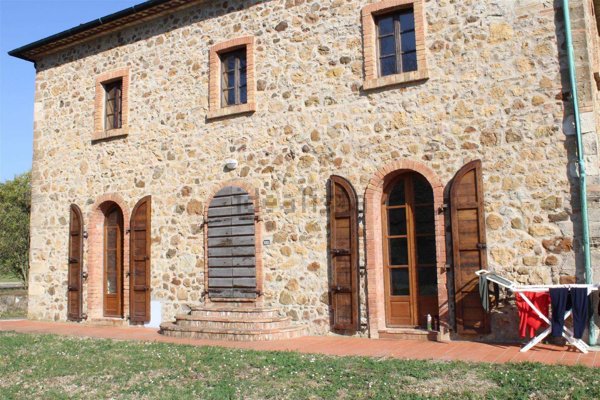 casa indipendente in vendita a Pomarance in zona Lustignano