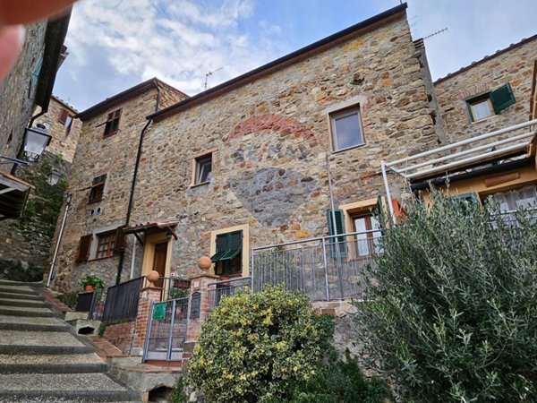 casa indipendente in vendita a Pomarance in zona Montecerboli