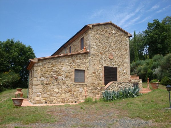 negozio in vendita a Pomarance in zona Lustignano