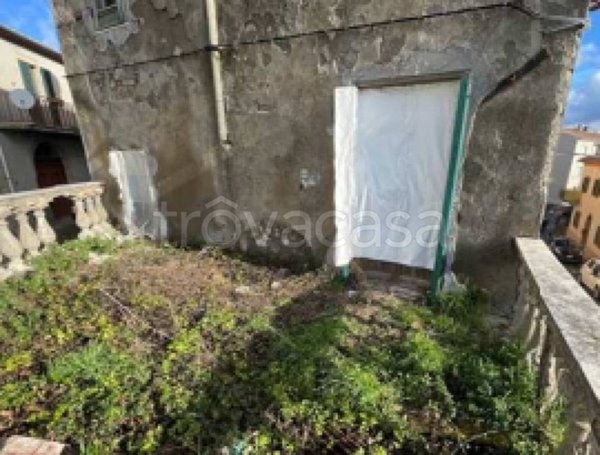 appartamento in vendita a Pomarance in zona Serrazzano