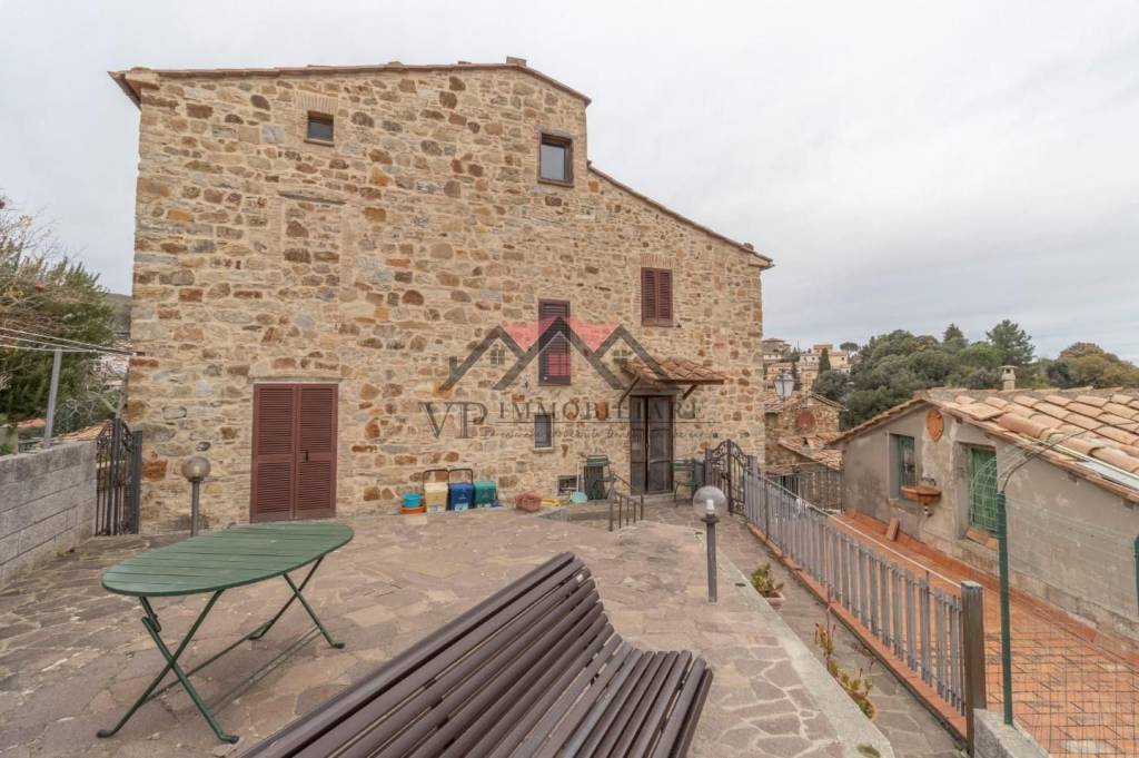 casa indipendente in vendita a Pomarance in zona Montecerboli