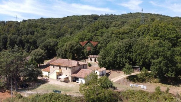 casa indipendente in vendita a Pomarance