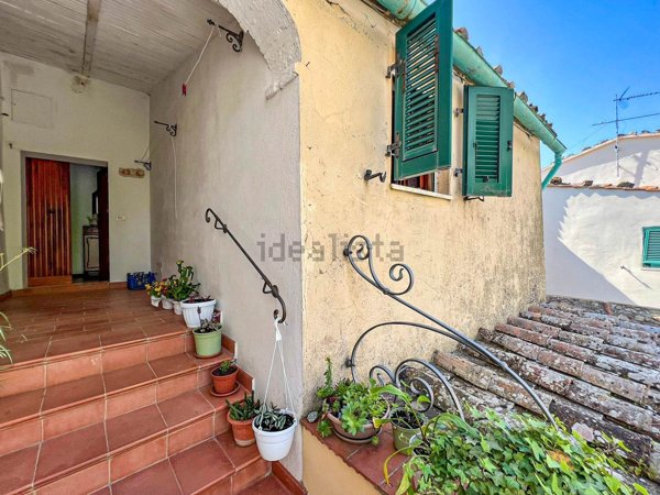 appartamento in vendita a Pomarance in zona Micciano