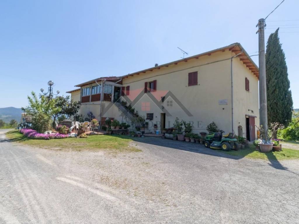 casa indipendente in vendita a Pomarance