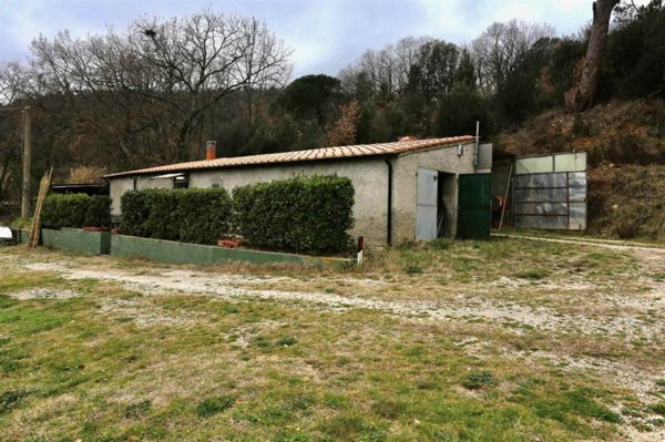 locale di sgombero in vendita a Pomarance in zona Serrazzano