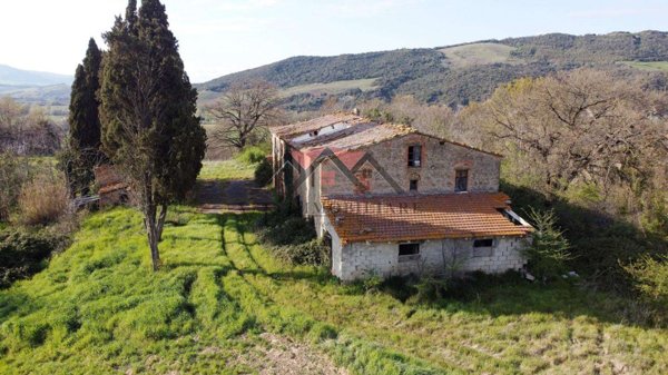 locale di sgombero in vendita a Pomarance