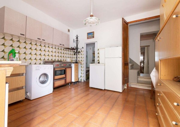 intera palazzina in vendita a Pomarance in zona Montecerboli