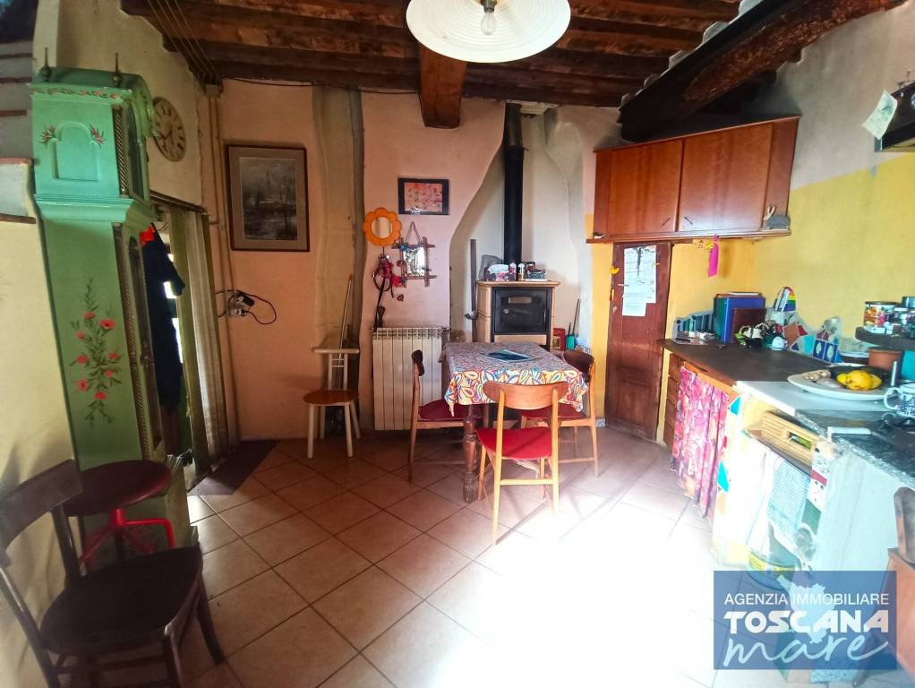 appartamento in vendita a Pomarance in zona Serrazzano