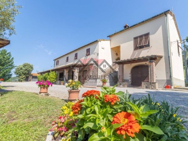 casa indipendente in vendita a Pomarance