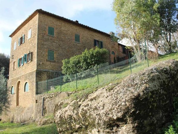 casa indipendente in vendita a Pomarance in zona Lustignano