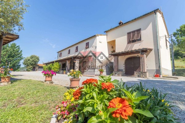 casa indipendente in vendita a Pomarance