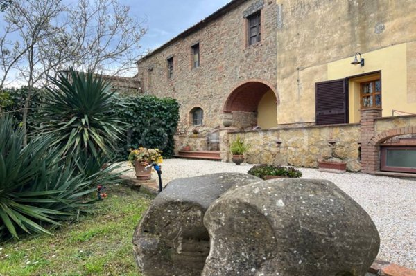 casa indipendente in vendita a Pomarance